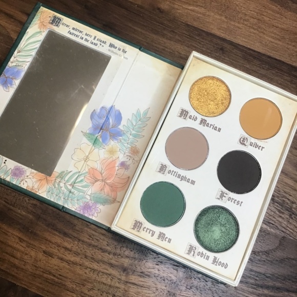 Storybook cosmetics eyeshadow pallet - Picture 7 of 7